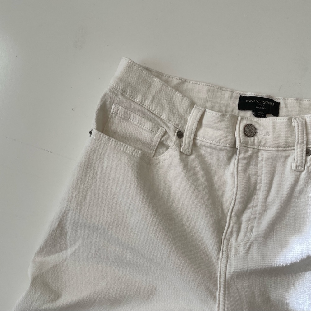 Banana Republic High Rise Wide Leg Cropped Jean in White, Size 28 / 6 - Picture 4 of 12